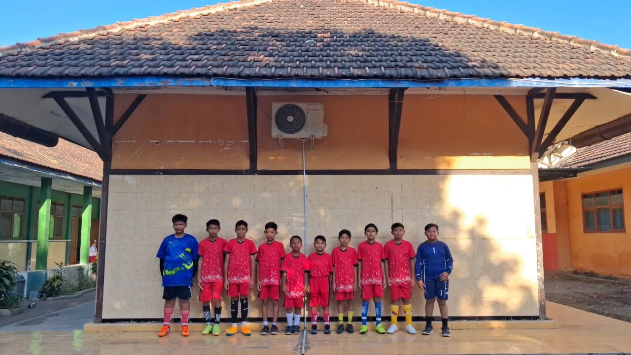 LOMBA ANTAR SISWA SEPAK BOLA SDN 1 TREBUNGAN