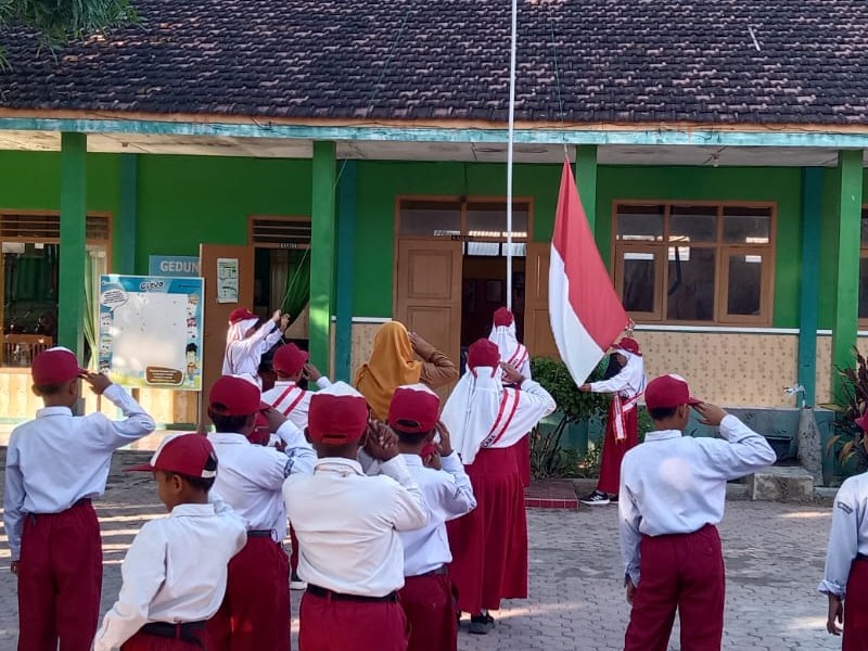 UPACARA BENDERA HARI SENIN