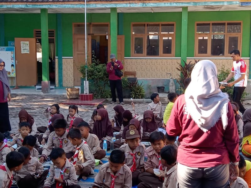 ACARA MAKAN MBG SISWA SDN 1 TREBUNGAN