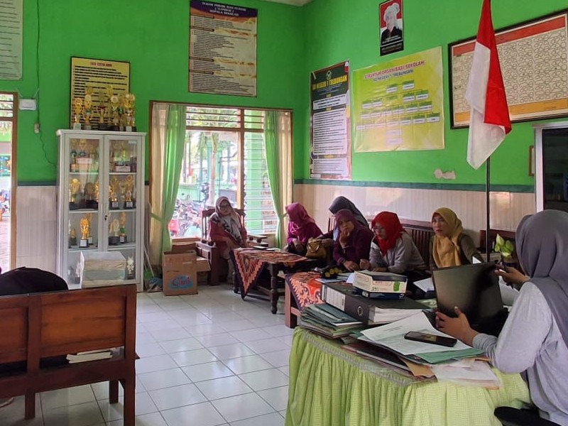 RAPAT BULANAN GURU SDN 1TREBUNGAN